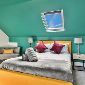 Hidden Gem-open To Book-super Location , Sheffield United Kingdom